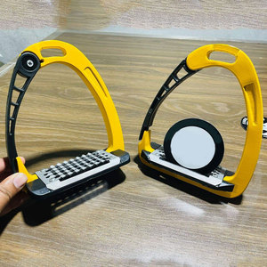 Étriers d'équitation de style occidental en acier inoxydable de haute qualité et durables, protection améliorée pour le cavalier, conception anti-accroc pour le pied - Product Image 1