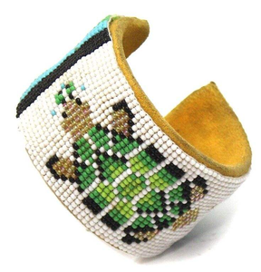 Pulsera de cuentas de semillas personalizada con bordado moderno, pulsera hecha a mano con cuentas vibrantes. - Product Image 1