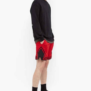 Short de sport athlétique uni, respirant, écologique, à séchage rapide, non tissé, fabriqué au Pakistan, idéal pour l'entraînement, le jogging et la gym. - Product Image 4