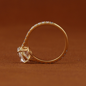 Anillo de Compromiso con Diamante Cultivado en Laboratorio de Corte Redondo de 2.50 Quilates para Mujer, Oro Amarillo de 14K/18K, Anillo de Boda Solitario con Pavé - Product Image 4