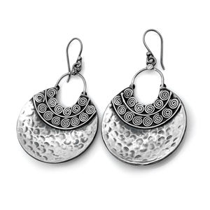 ต่างหูเงินแท้ 925 รุ่น Silver Mountain SKU7674 รูปทรงครึ่งวงกลมแบบตอกลายเกลียว  สำหรับผู้หญิง สไตล์โบโฮ/ชนเผ่า  พร้อมตราประทับ เหมาะสำหรับเป็นของขวัญ - Product Image 3