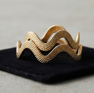 Metal <b>Accessories</b> Unique Style Gold Wavy Metal Napkin Ring Table Decoration Elegant Wedding Banquet <b>Birthday</b> Party Napkin Ring - Product Image 4