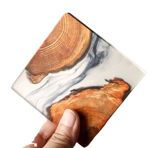 Ensemble de sous-verres en résine époxy de qualité avec effet océan décoratif carré rond en résine époxy par Craftsy Home - Product Image 1