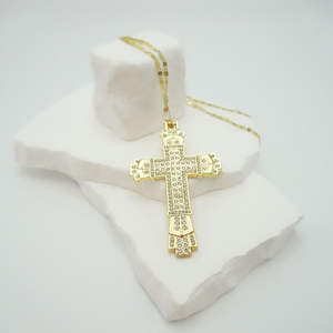 Collar con Colgante de Cruz Hip Hop, Diseño con Incrustaciones de Diamantes de Imitación, Joyería de Moda en Aleación, Accesorio Moderno y Brillante para Hombres y Mujeres - Product Image 1