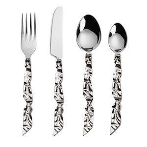 Ensemble de couteaux contemporains en acier inoxydable de qualité supérieure, résistants à la rouille, durables et élégants, essentiels pour la cuisine et le service. - Product Image 4