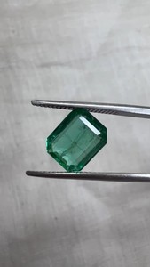 Piedra suelta facetada de berilo verde de 2.00 ct, auténtica, de origen Zambia, corte octogonal escalonado, al por mayor - Product Image 3