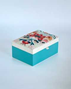 B.H CRAFTS Caja de Joyería de Algodón Cuadrada Bordada con Flores Hechas a Mano, Decoración Textil para el Hogar, Color Blanco y Azul, Día de San Valentín - Product Image 2