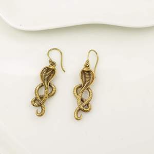 Pendientes Colgantes de Serpiente de Latón Chapado en Oro Antiguo, Diseño Animal Vintage, Joyería de Moda Unisex - Product Image 3