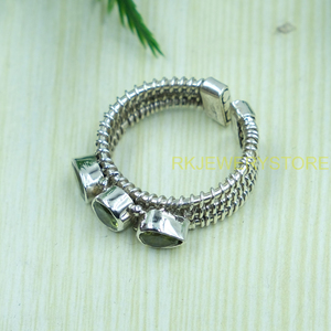 Anillo de Peridoto Verde Natural en Plata de Ley 925, Hecho a Mano, Diseño Multibanda, Estilo Boho, con Piedra Preciosa, para Mujer, Joyería Artesanal - Product Image 4