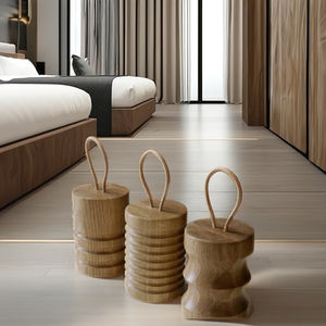 Butée de porte en bois de manguier de qualité supérieure Butée de porte en bois Butoirs de porte en bois décoratifs pour la décoration intérieure par God Grace Overseas - Product Image 1