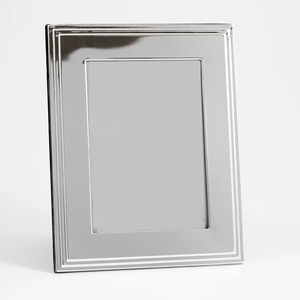 Marco de Fotos Moderno de Metal Plateado Facetado, Marco Geométrico de Alto Brillo para Decoración de Mesa en el Hogar y la Oficina - Product Image 3