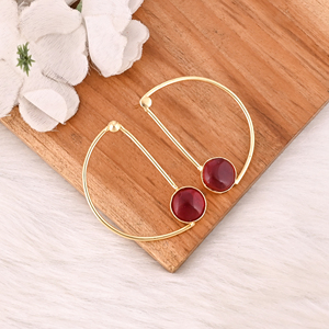 Boucles d'oreilles pendantes élégantes en pierre grenat hydro-plaquée or, bijoux en laiton faits à la main pour femmes - Product Image 3
