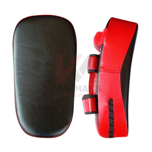 Cible de frappe en cuir PU rouge et noir pour arts martiaux, équipement d'entraînement de boxe thaï, avec doublure en maille, durable, unisexe - Product Image 5