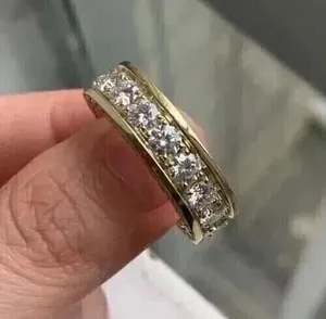 แหวนแต่งงานแบบ Eternity สำหรับทั้งชายและหญิง ประดับเพชรแท้ Moissanite 2.40 กะรัต ทรงกลม เงินแท้ชุบทองคำขาว ประดับเพชรแบบ Pave Setting - Product Image 6