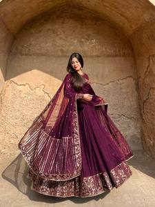 Ensemble pantalon et robe de créateur chic, tenue ethnique élégante avec tissu de haute qualité, design moderne et look élégant pour les soirées, pour femmes - Product Image 2