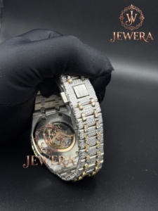 Reloj de Lujo de Acero Inoxidable Plateado Más Vendido con Incrustaciones de Diamantes Mossinate para Quienes Aprecian la Fina Artesanía - Product Image 2
