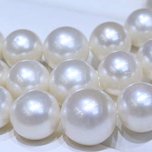 Collier de perles d'eau douce de 9-10 mm avec une bonne rondeur, couleur légèrement rose, petites imperfections non évidentes sur le dessus, bonne qualité - Product Image 3