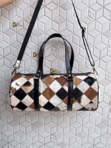 Bolsa de Viaje de Cuero Vacuno Auténtico, Diseño a Cuadros, Hecha a Mano, Unisex, Multiusos, Tamaño Grande - Product Image 6