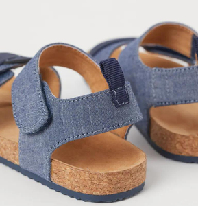 Nouvelles sandales plates à large ajustement de créateur, talon plat, sandales confortables et tendance pour femmes - Product Image 3