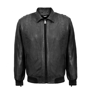 Blouson aviateur unisexe en cuir noir gaufré python, col rond, imperméable et respirant - Product Image 6