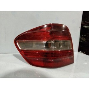 Feu arrière gauche d'occasion pour Mercedes Classe M A1648200164 - Product Image 2