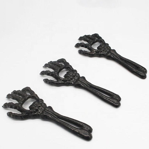 Ouvre-bouteille en fonte en forme de main squelette, ouvre-boîte en métal en forme de doigt squelette pour Halloween, ouvre-bouteille de boisson et de bière - Product Image 2