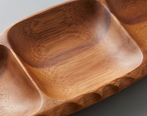 Plat de service en bois fait main en forme de poisson, design minimaliste, assiette en bois massif pour la cuisine, vaisselle élégante pour la présentation - Product Image 2