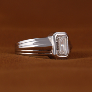 Bague solitaire personnalisée en or blanc 14 carats avec diamant de laboratoire taille émeraude CVD certifié IGI E VVS1 pour mariage et fiançailles, vente en gros - Product Image 2