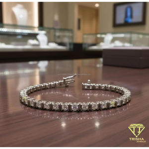 Bracelet tennis argenté avec pierres carrées transparentes, design classique à maillons, pour les acheteurs de bijoux en gros - Product Image 3
