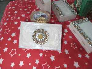 Bolso de Mano Clásico de Moda con Adornos de Aleación, Diseño Floral de Cristal, Detalles de Hojas Doradas y Cierre Magnético - Product Image 2