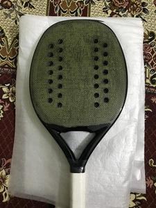 Raquette de beach tennis légère avec surgrip 330g, poignée en fibre de verre, mousse EVA haute résistance, revêtement en polyester pour entraînement d'équipe Eoin Winston - Product Image 1