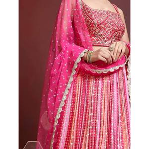 Conjunto de Lehenga Choli Bordado en Chinon para Mujer Talla Grande en un Atractivo Color Rosa - Product Image 3