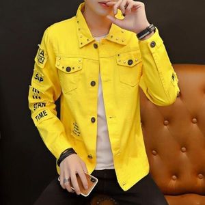 Veste en jean jaune pour homme, coupe ajustée décontractée, col rabattu, boutons, motifs à patchs, impression de lettres, logo frontal, respirante, finition soignée - Product Image 1