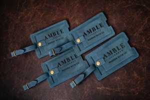 ป้ายแท็กกระเป๋าเดินทางหนังแท้พร้อมโลโก้สั่งทำ ป้ายติดกระเป๋าเดินทางแบบมีฝาปิด ป้ายติดกระเป๋าเดินทางสุดหรู ป้ายติดกระเป๋าเดินทางขายส่ง LMP-0175 - Product Image 6