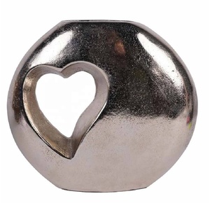 Nouveauté Vase décoratif rond en aluminium argenté martelé et gravé moderne pour le salon, la chambre à coucher, les étagères et les tables - Product Image 5