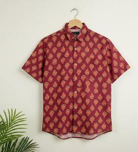 Chemise formelle pour homme, style bohème, 100% coton, manches courtes, écologique, imprimé batik rayé, respirante, été, confectionnée à la main par un designer indien. - Product Image 2