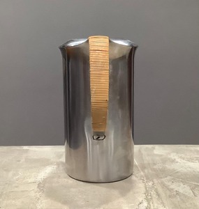 Pichet minimaliste en acier inoxydable avec poignée en bois, carafe moderne pour la maison, la cuisine, la salle à manger et l'usage quotidien, fabriqué à la main en Inde - Product Image 2