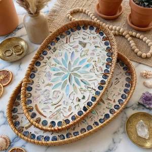 Plateau décoratif en rotin tissé à la main avec incrustation de mosaïque en nacre, centre de table rond pour salle à manger et cuisine - Product Image 2