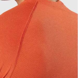 เสื้อยืดคอกลมแขนสั้นสีส้มสำหรับผู้ชาย ทรงเข้ารูป สีพื้น ผ้าถัก แห้งเร็ว โพลีเอสเตอร์ 100% - Product Image 5