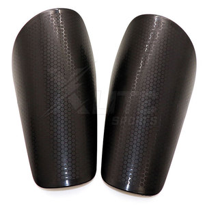 Protège-tibias de football pour adultes en EVA : Protection professionnelle, surface ventilée pour une expérience respirante et légère - Product Image 2