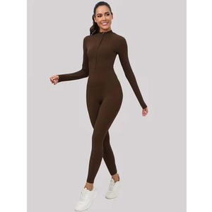 Mono de yoga cálido de una pieza con cuello alto y pierna ancha para otoño e invierno, con logo personalizado al por mayor, ideal para correr y fitness. - Product Image 5
