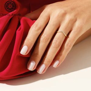 Anillo de compromiso y eternidad de moissanita chapado en oro amarillo para mujer Charm Jewels, corte cojín, engaste de garras, clásico, IGI - Product Image 5