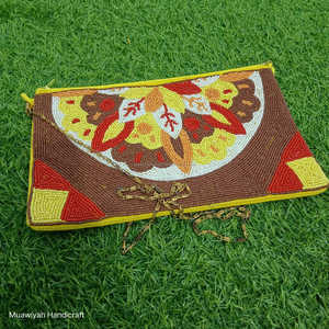 Bolso de Hombro con Cuentas Amarillo Bordado de la Mejor Calidad, Bolso de Mano con Bordado de Cuentas y Diseño Único - Product Image 1