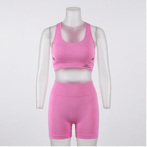 Ensemble de yoga rose 2 pièces : Crop top dos nageur et short taille haute, sans couture, respirant, vêtements de sport pour femme - Product Image 2