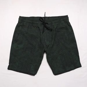 Shorts de sport décontractés pour hommes, respirants, écologiques, 100 % polyester, maille à séchage rapide, motif uni, coupe ample, pour la plage - Product Image 4