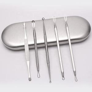 Juego de 5 Herramientas Profesionales de Acero Inoxidable para Eliminar Puntos Negros, Extractor de Acné, Espinillas y Comedones, Kit de Cuidado de la Piel - Product Image 3
