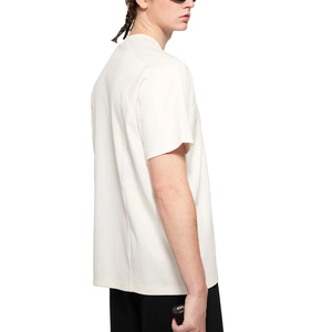 เสื้อยืดคอกว้างสีขาวทรงโอเวอร์ไซส์ แขนสั้น ผ้าคอตตอนเจอร์ซีย์ถัก สีพื้น ดีไซน์เรียบง่าย สวมใส่สบายสำหรับผู้ชาย - Product Image 4
