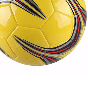 Ballon de football personnalisé avec votre propre design, en cuir classique, vessie en caoutchouc durable, coutures robustes, haute qualité pour l'entraînement - Product Image 6