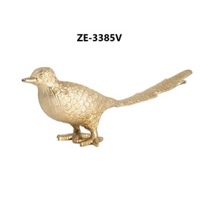 Sculpture d'oiseau faisan en métal finition or faite à la main pour la décoration de table, salon, bureau et hôtel - Product Image 4