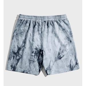 Pantalones cortos tie-dye de corte relajado para hombre, tela gris transpirable con cintura ajustable con cordón - Product Image 2